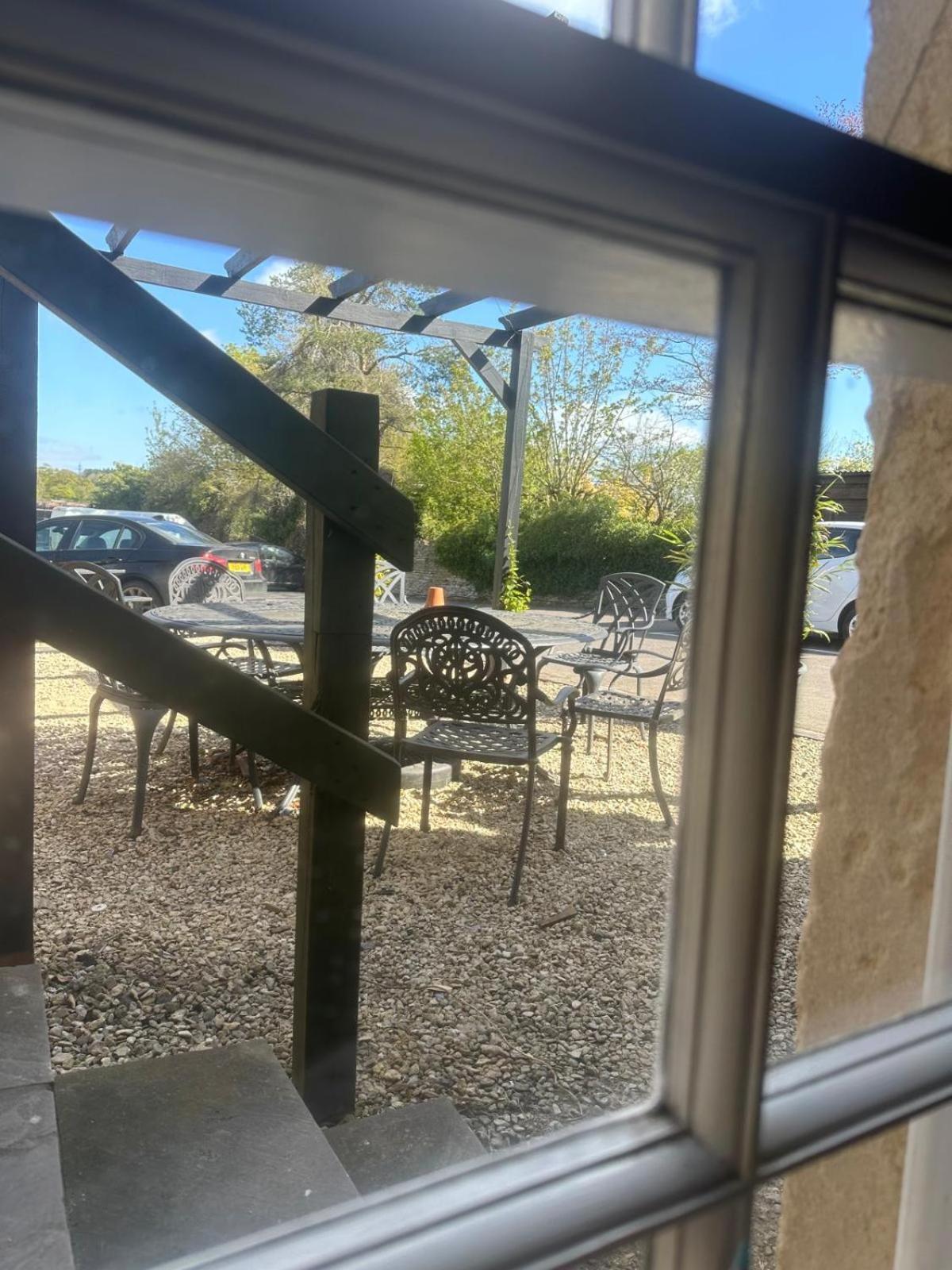 The White Hart Hotel Atworth Exterior photo