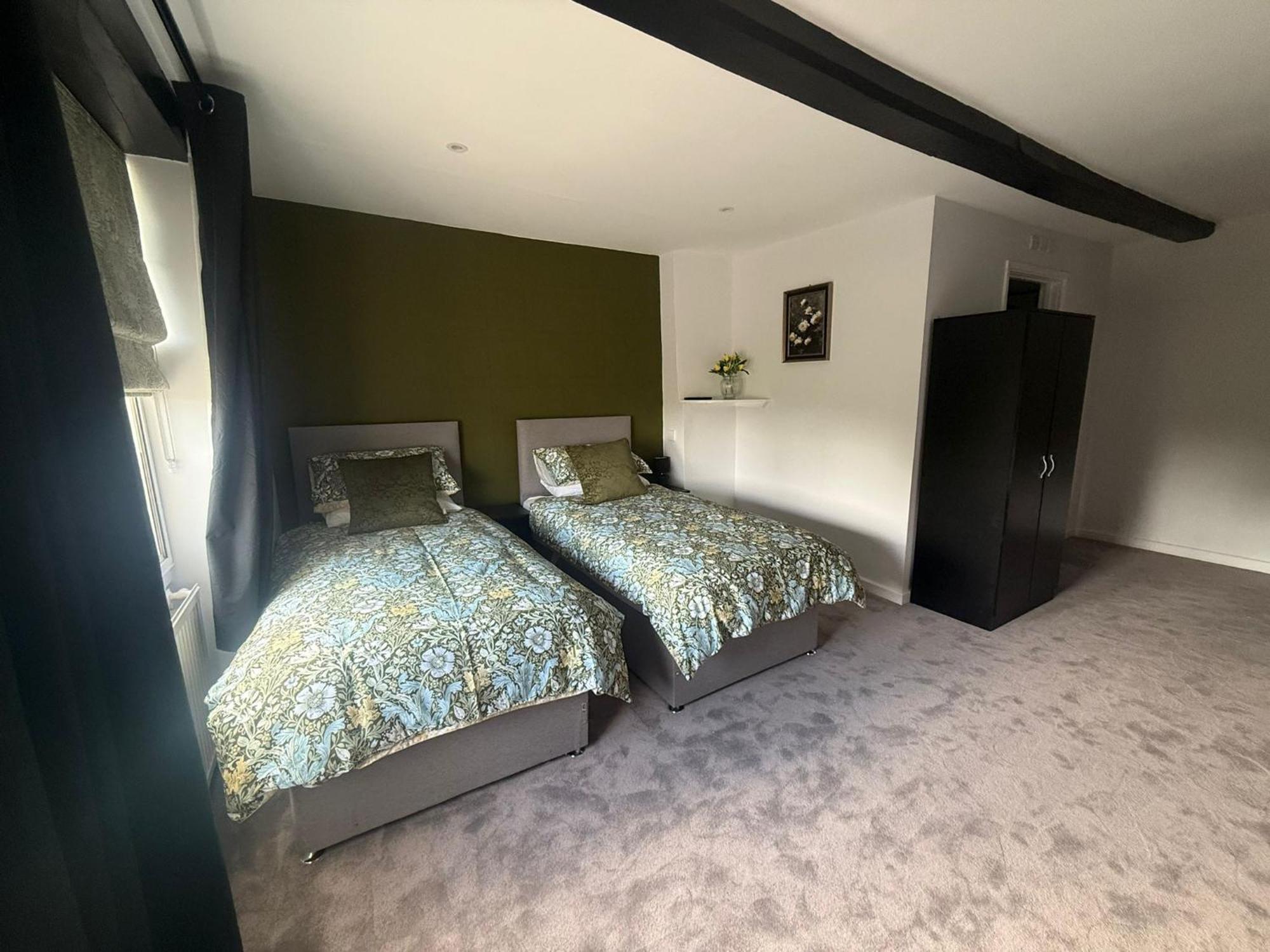 The White Hart Hotel Atworth Exterior photo